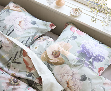Bettwäsche mit schönem Blumenmuste in Pastellfarben
